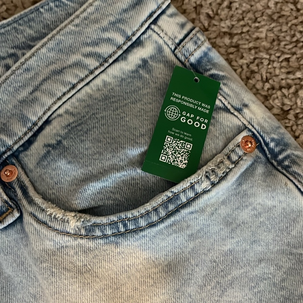 Gap 90s loose fit mid rise jeans. Size 31/12. - Picture 3 of 4